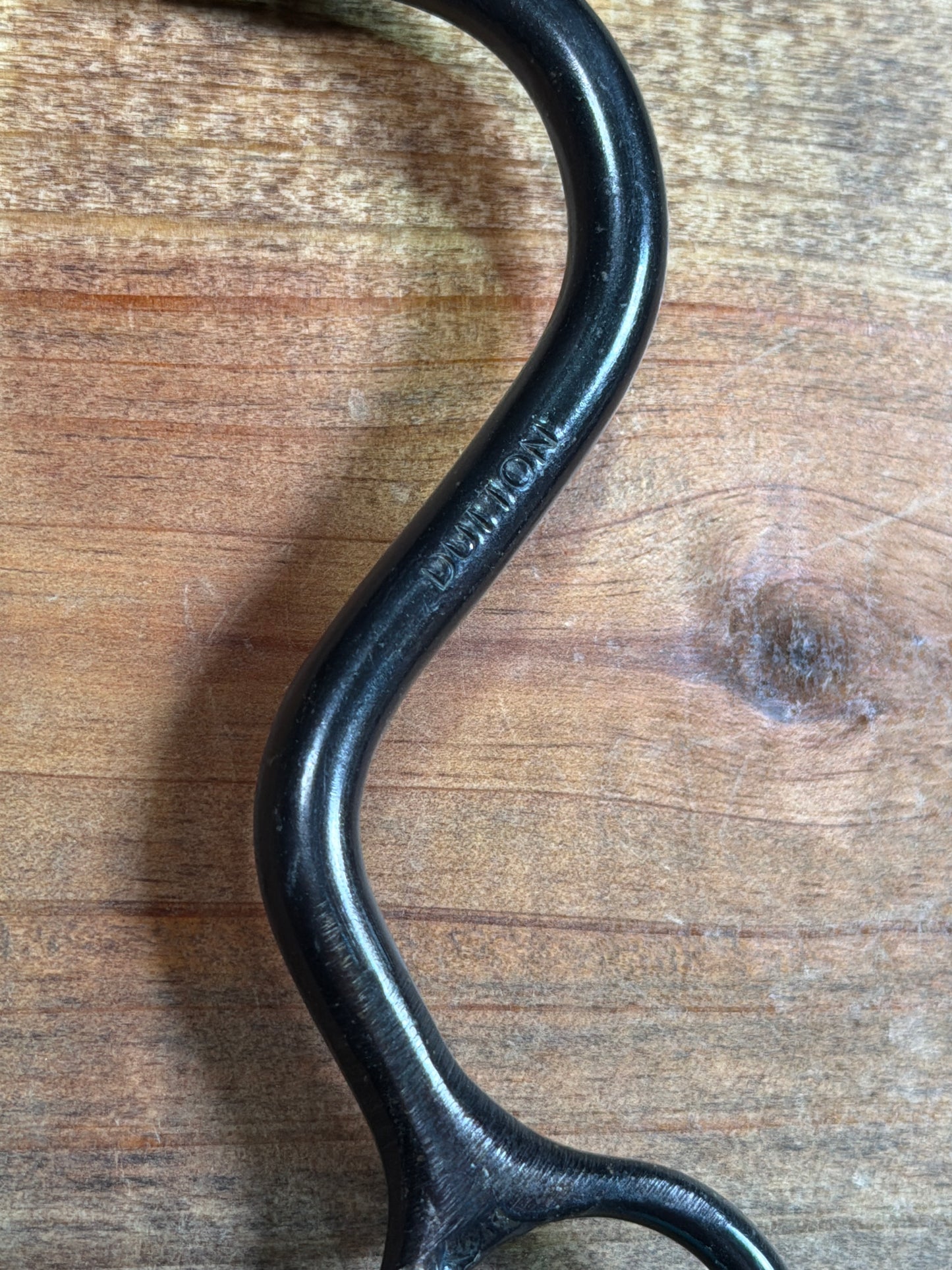 07-06i Dutton Medium Round Solid Mouth