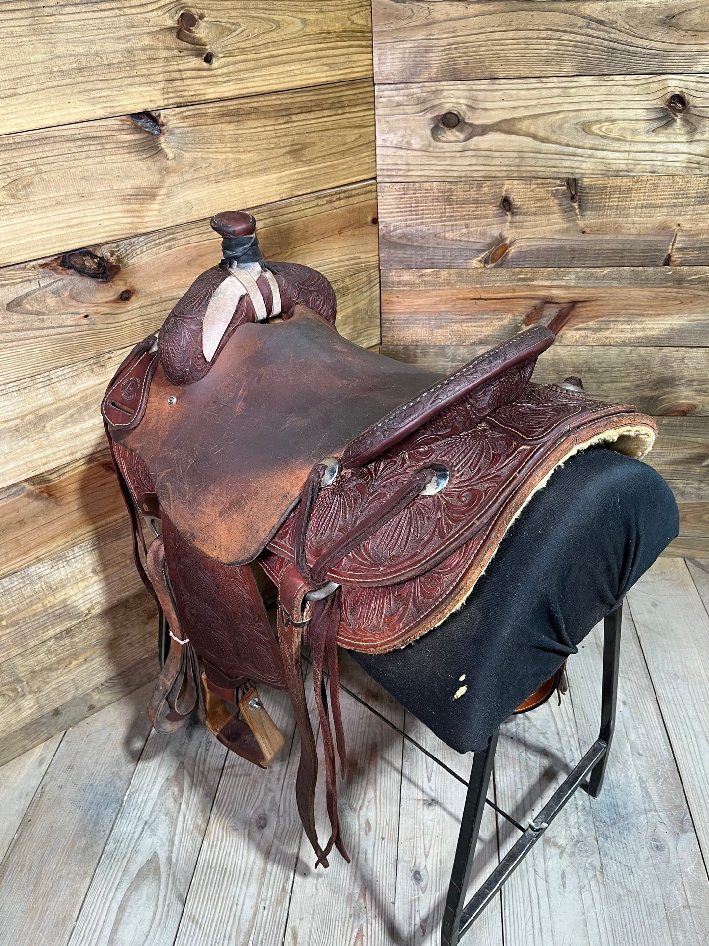 Hanging H Ranch Saddle ISUSED1978