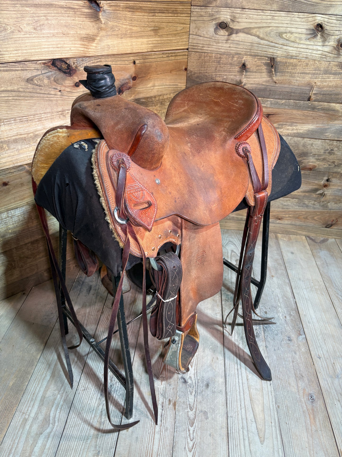 Diamond D Ranch Saddle ISUSED1719
