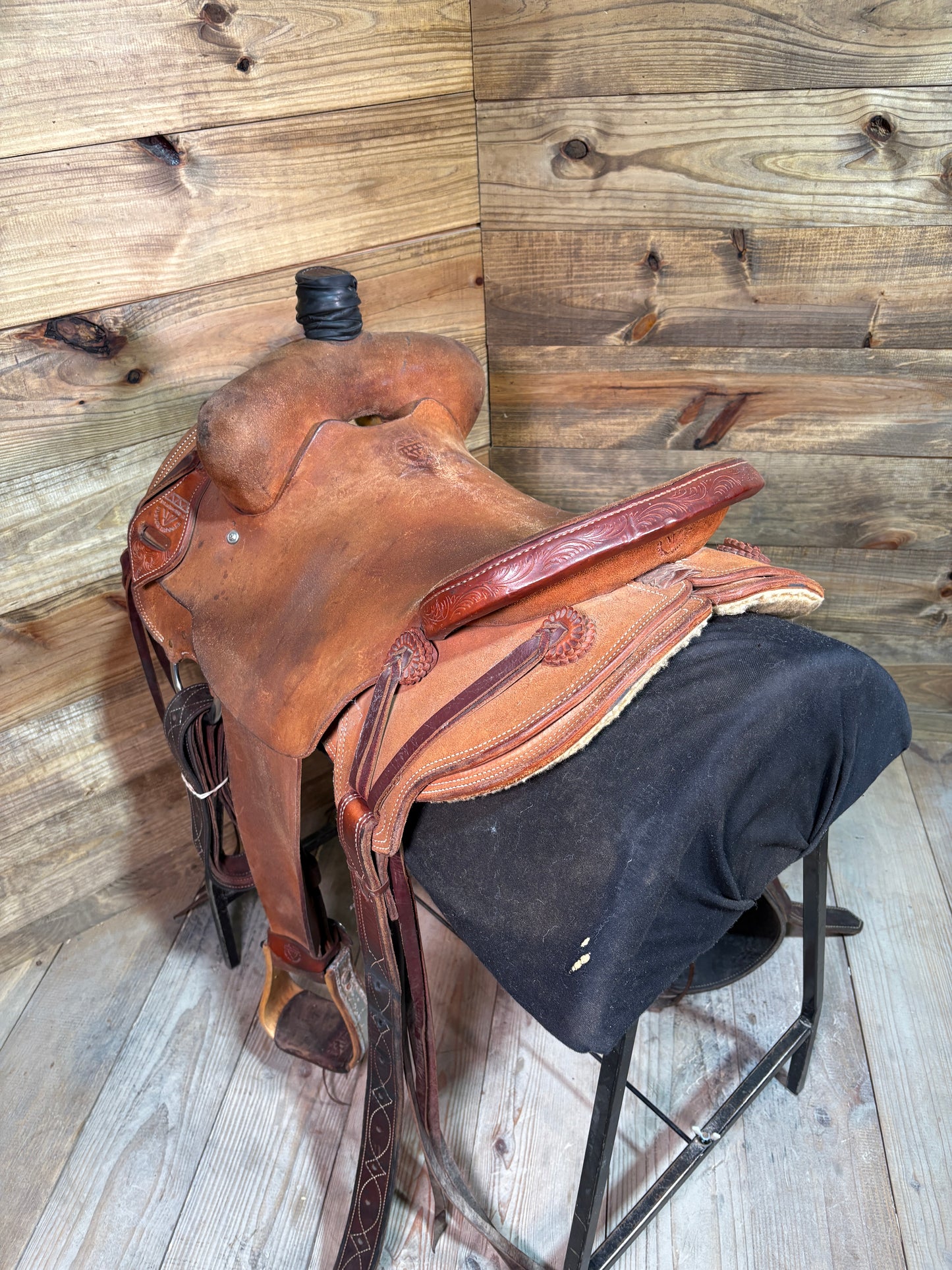 Diamond D Ranch Saddle ISUSED1719