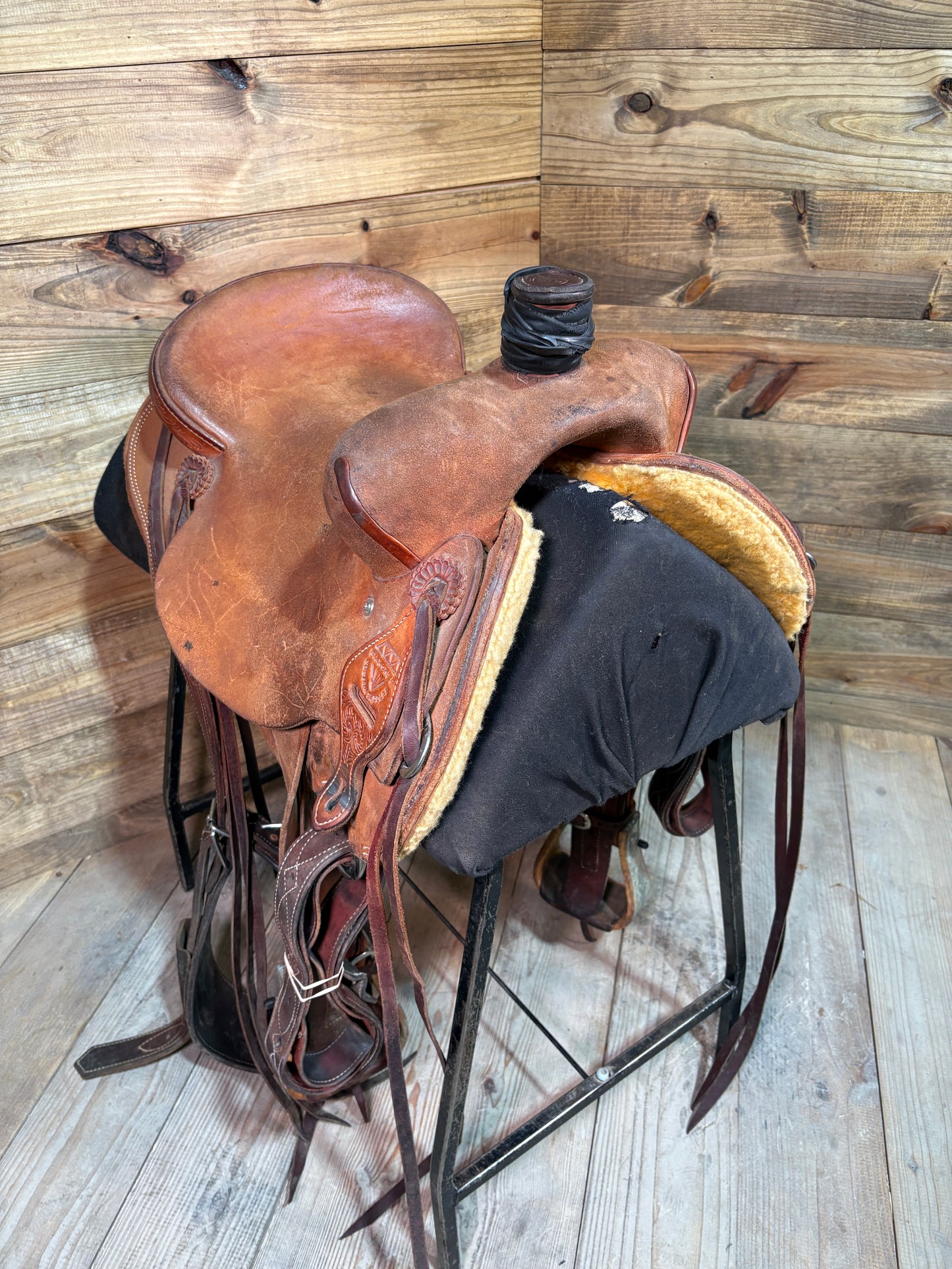 Diamond D Ranch Saddle ISUSED1719