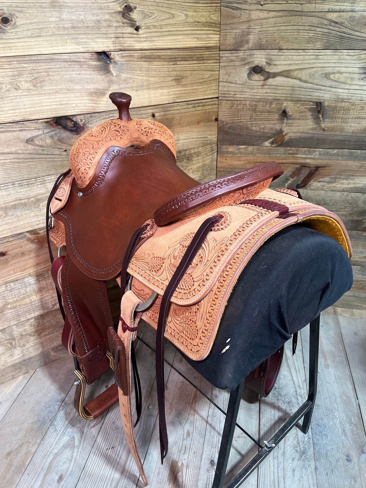 Trent Ward DL Horse ISCH147-25