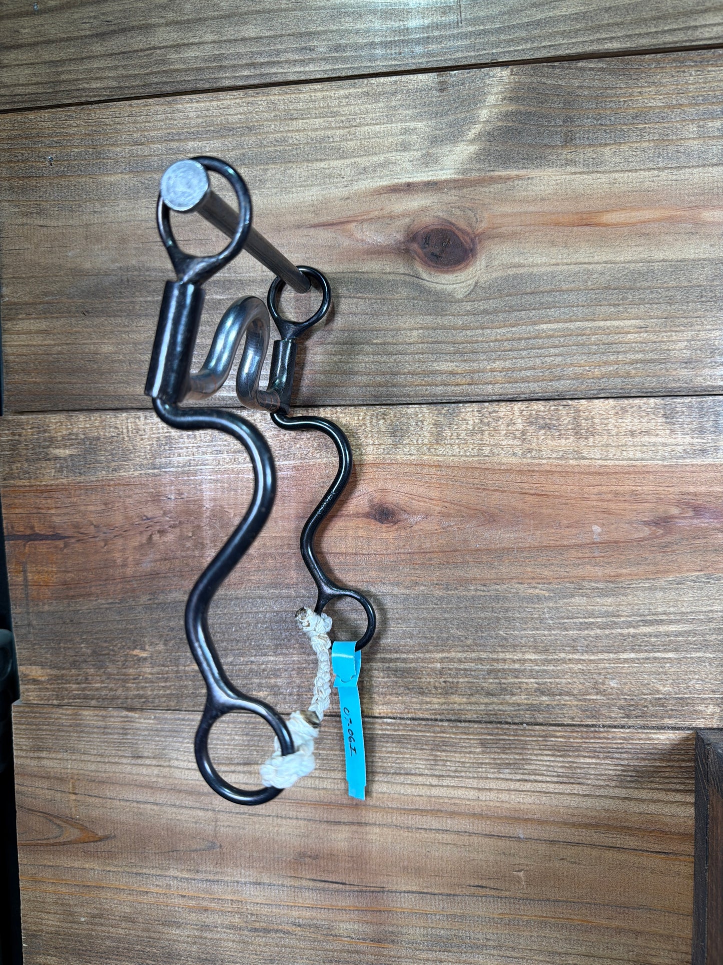 07-06i Dutton Medium Round Solid Mouth