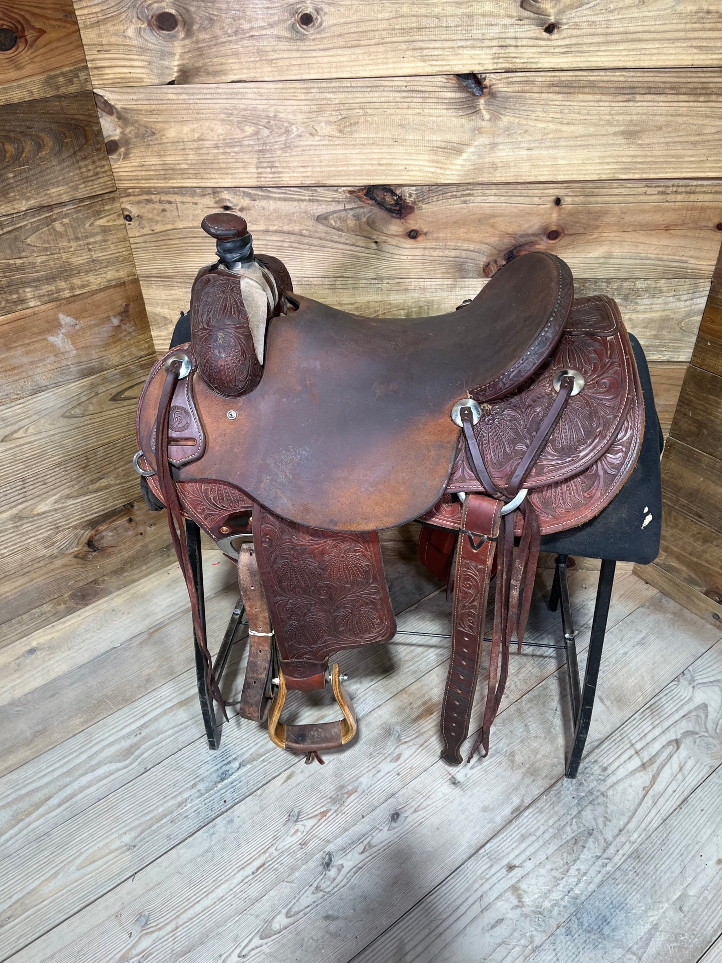 Hanging H Ranch Saddle ISUSED1978
