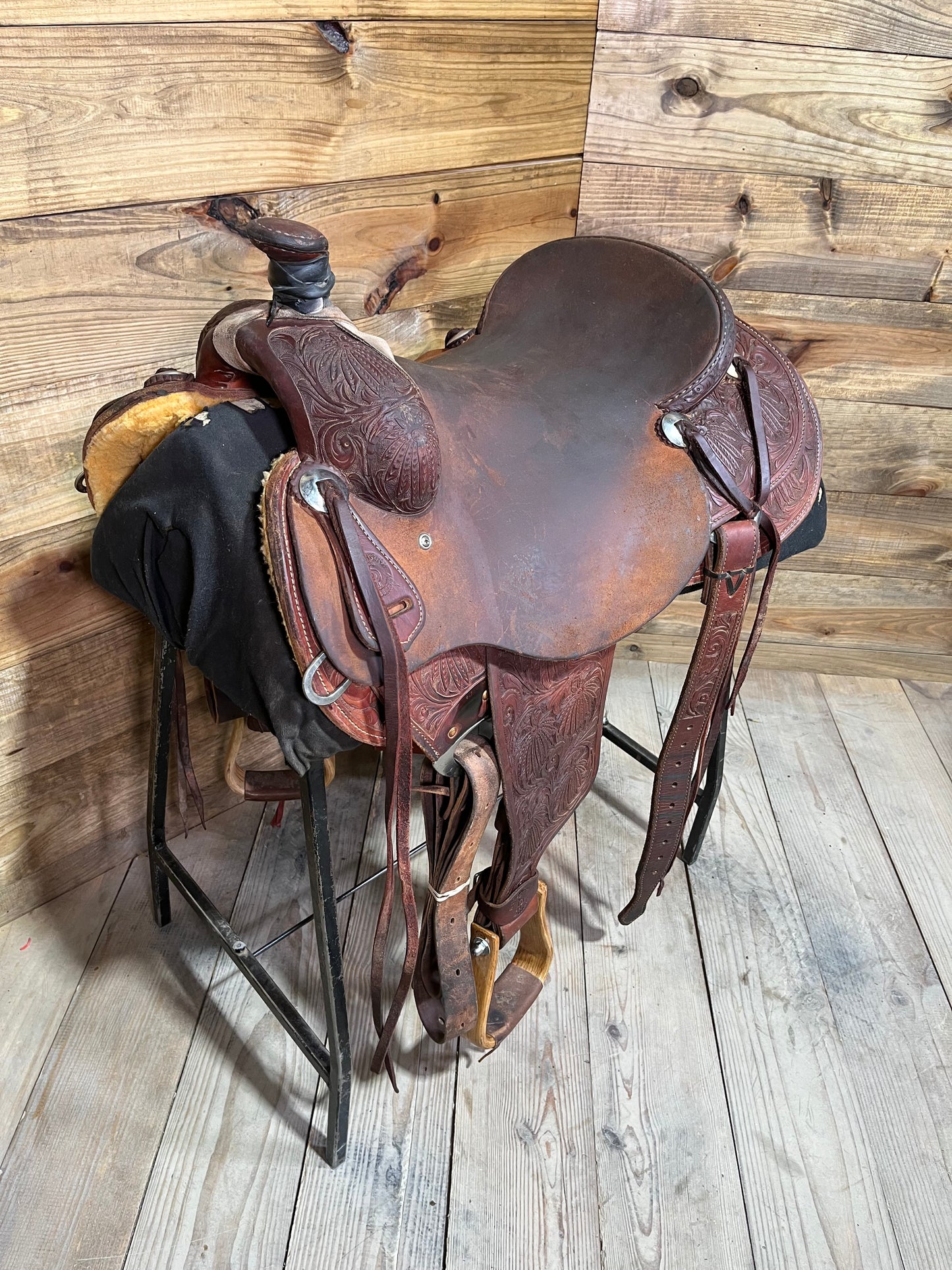 Hanging H Ranch Saddle ISUSED1978