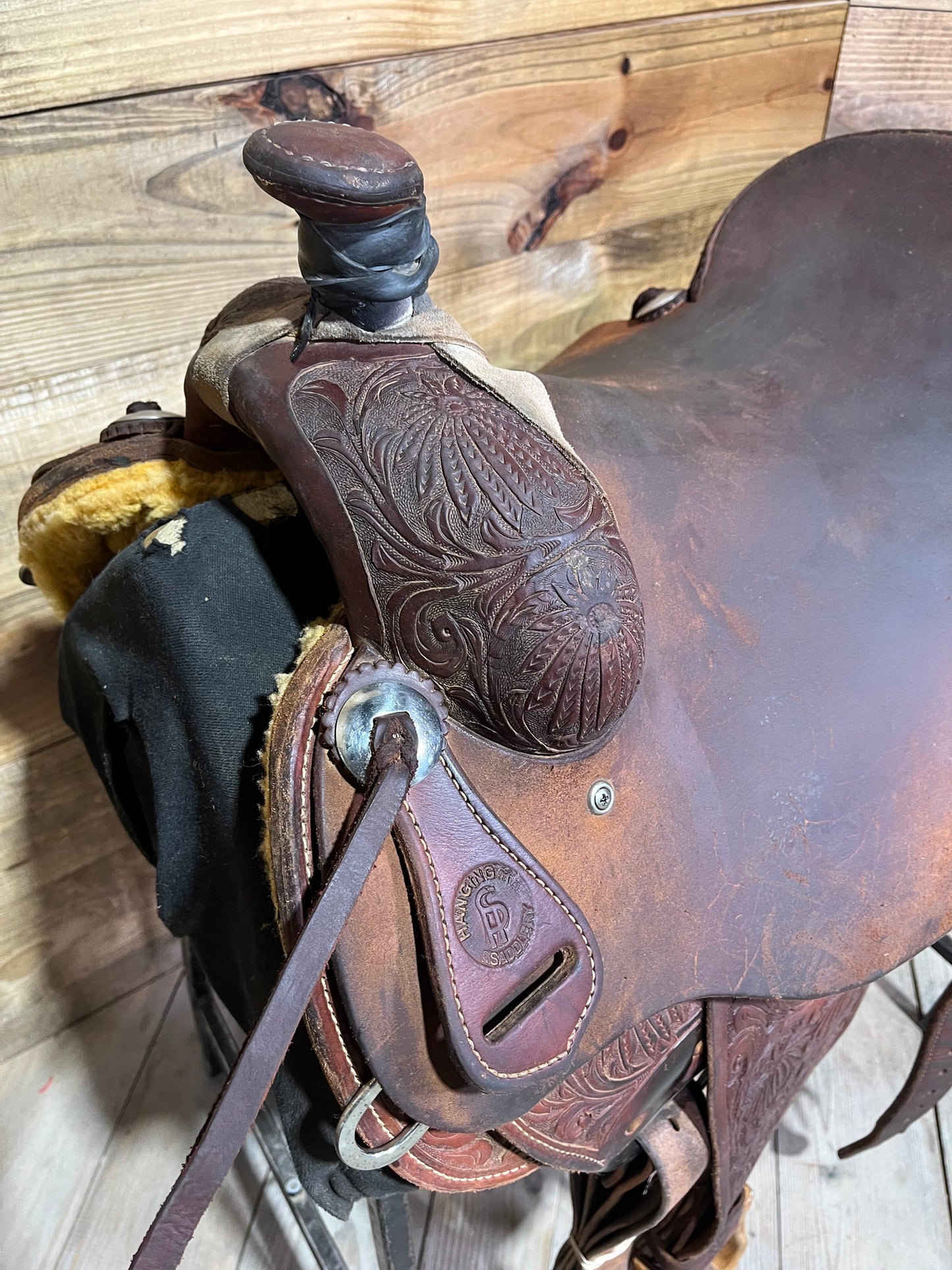 Hanging H Ranch Saddle ISUSED1978