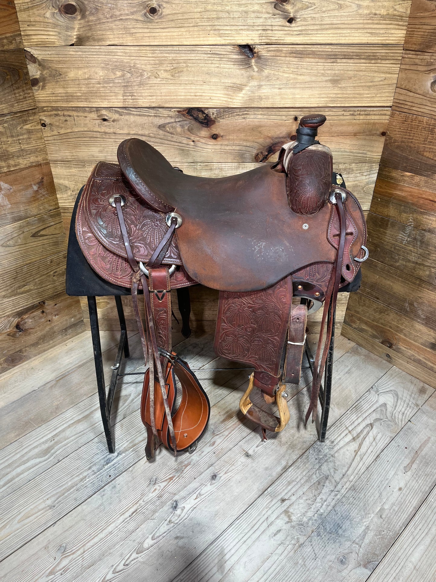 Hanging H Ranch Saddle ISUSED1978