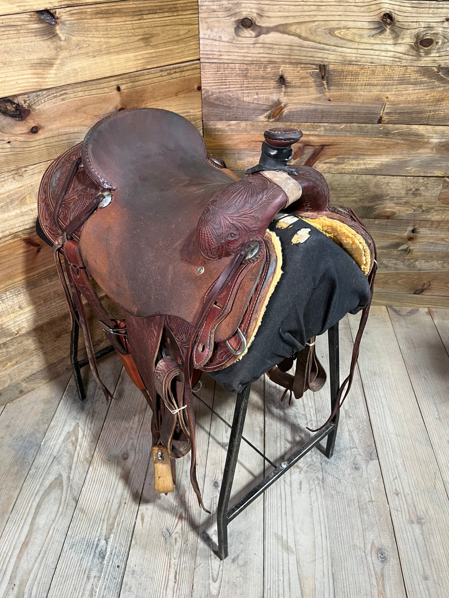 Hanging H Ranch Saddle ISUSED1978