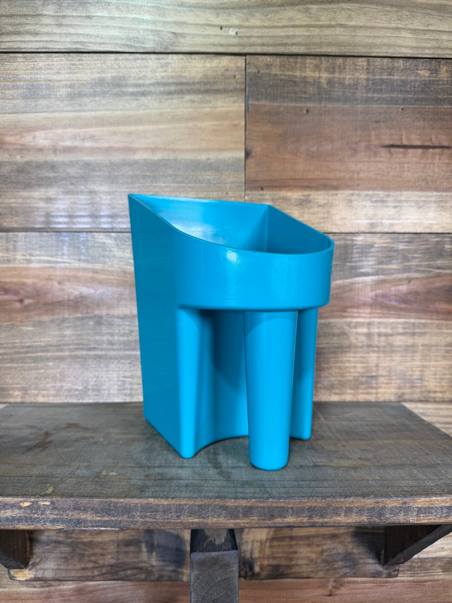 Colored Feed Scoops
