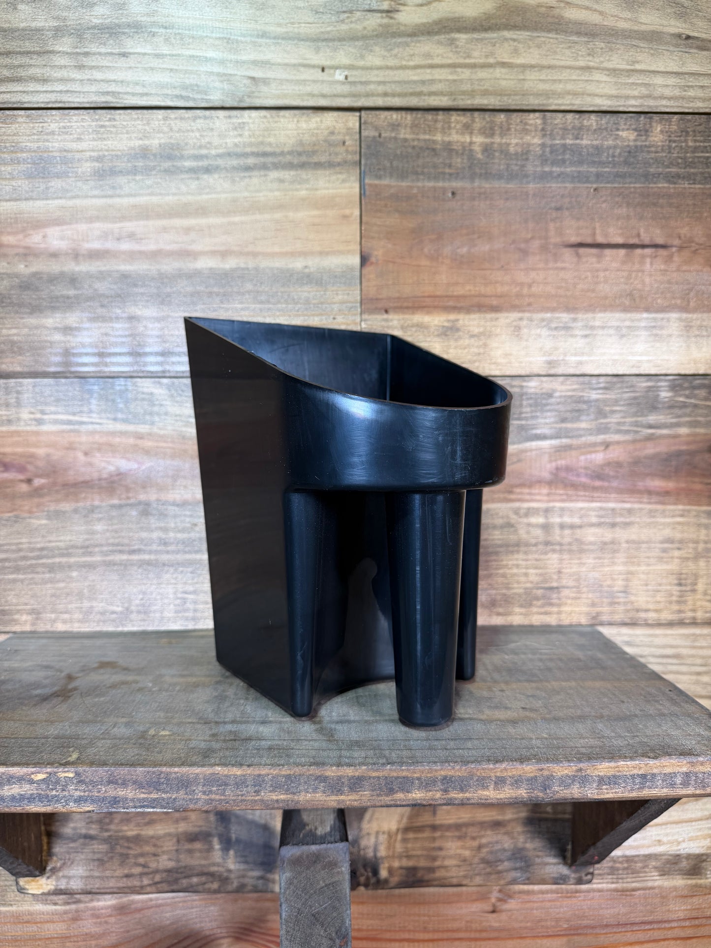 Colored Feed Scoops