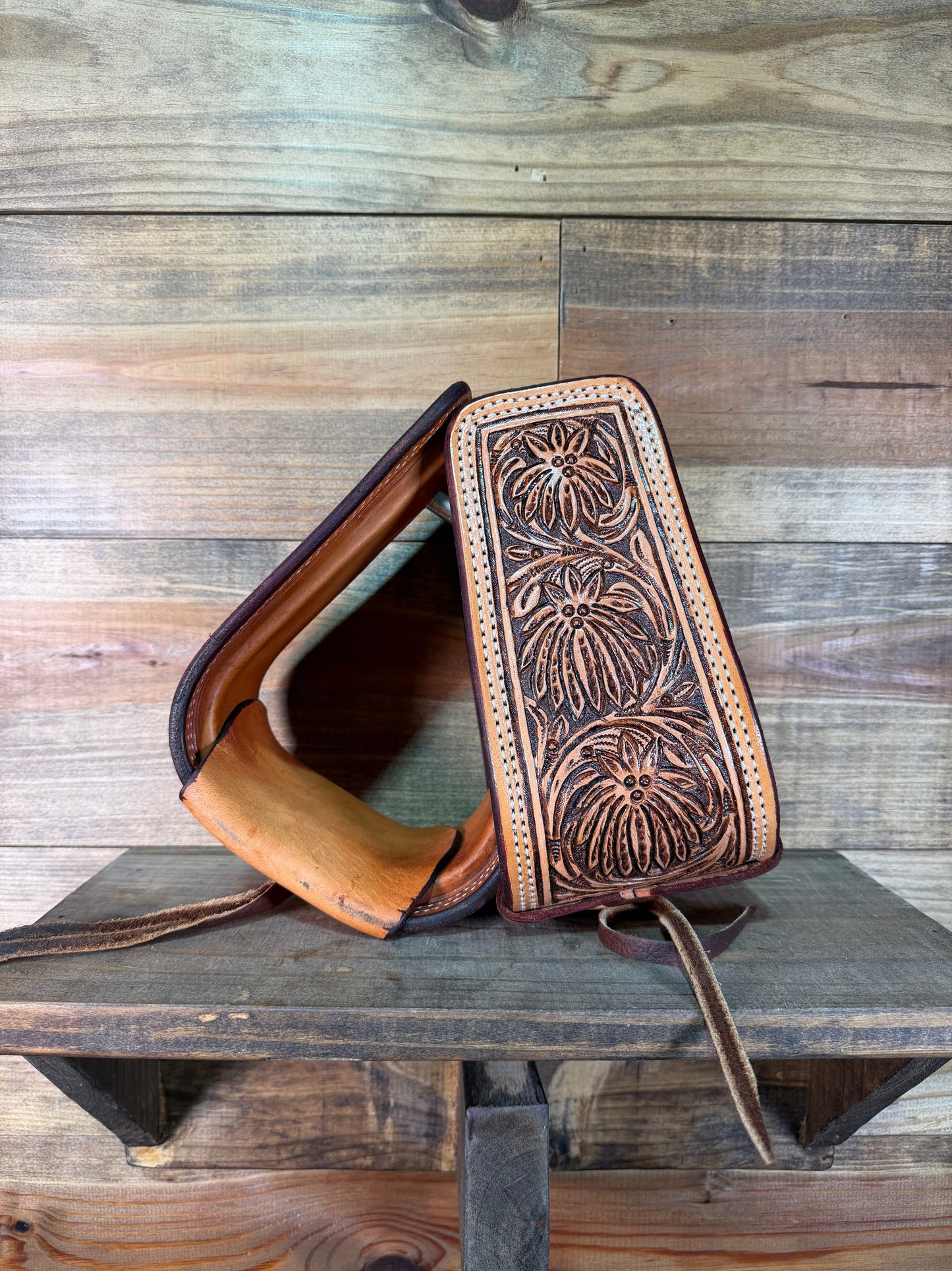 #7 Tooled Stirrup Palm Leaf
