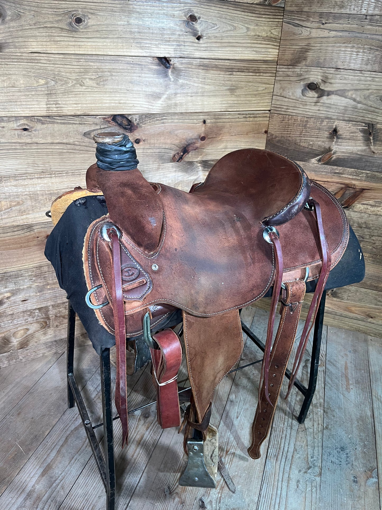 Rocking T Ranch Saddle ISUSED1449