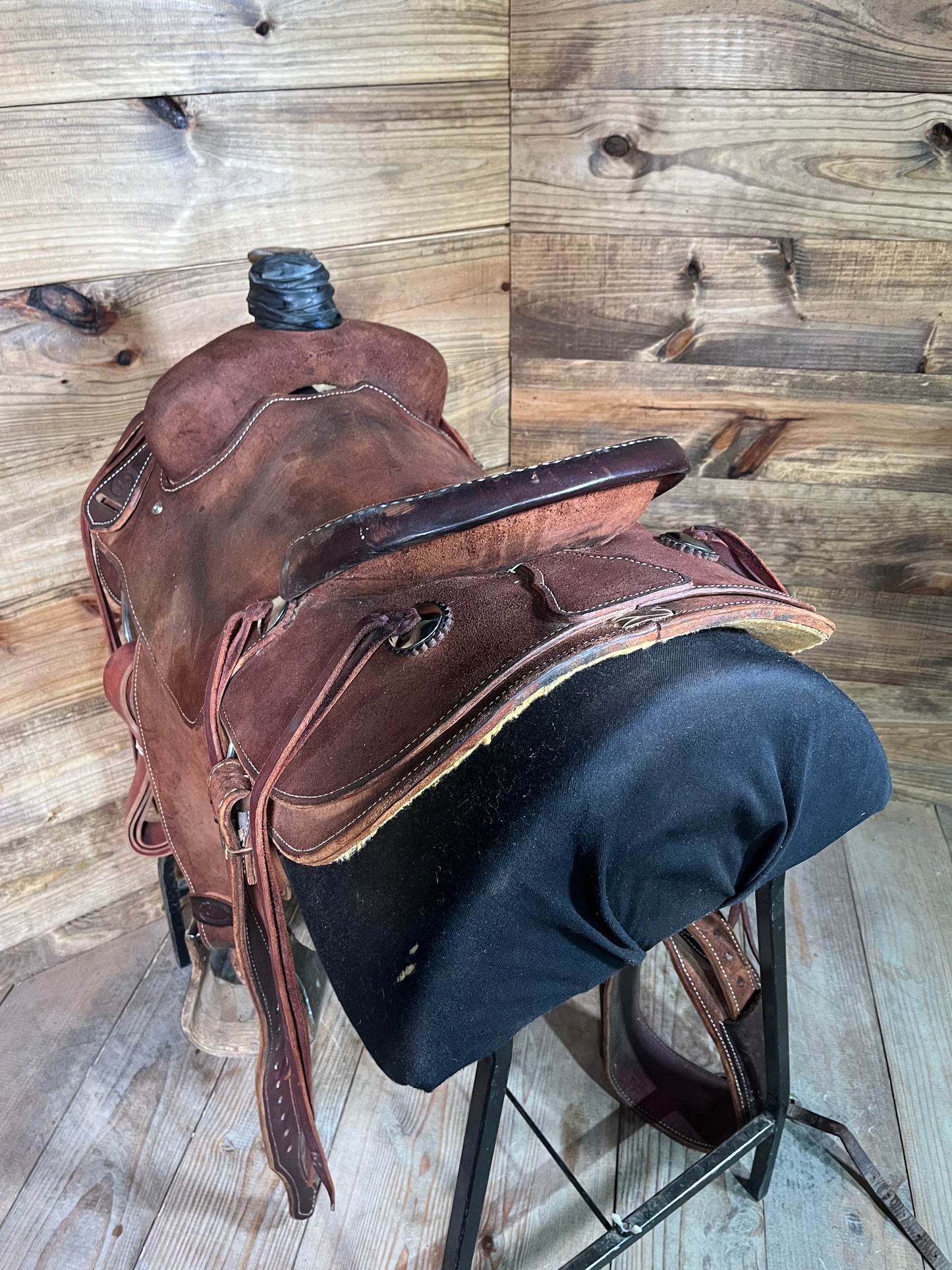 Rocking T Ranch Saddle ISUSED1449