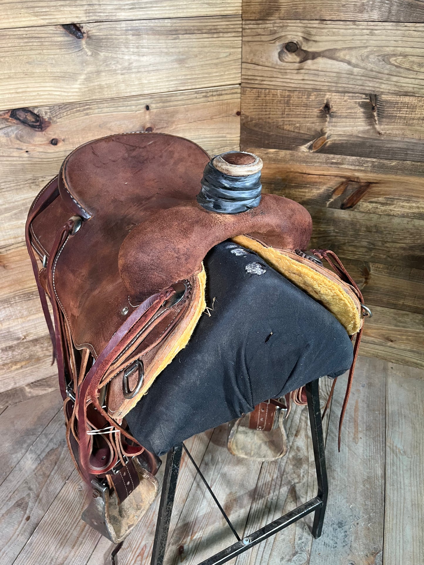 Rocking T Ranch Saddle ISUSED1449