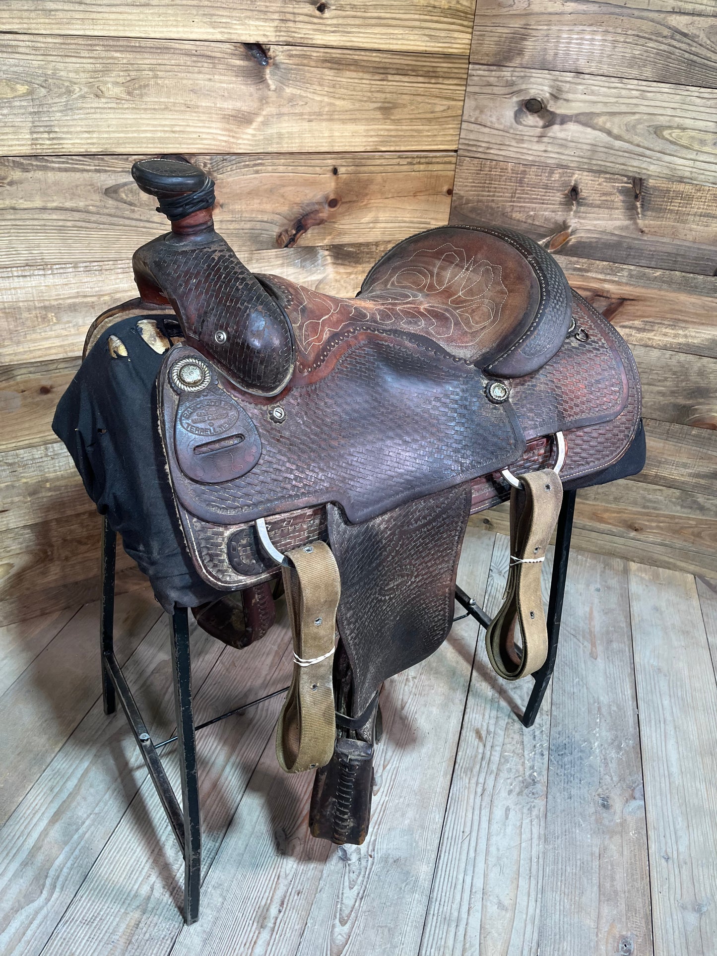 Mike Carter Custom Bar C Saddle ISUSED1607