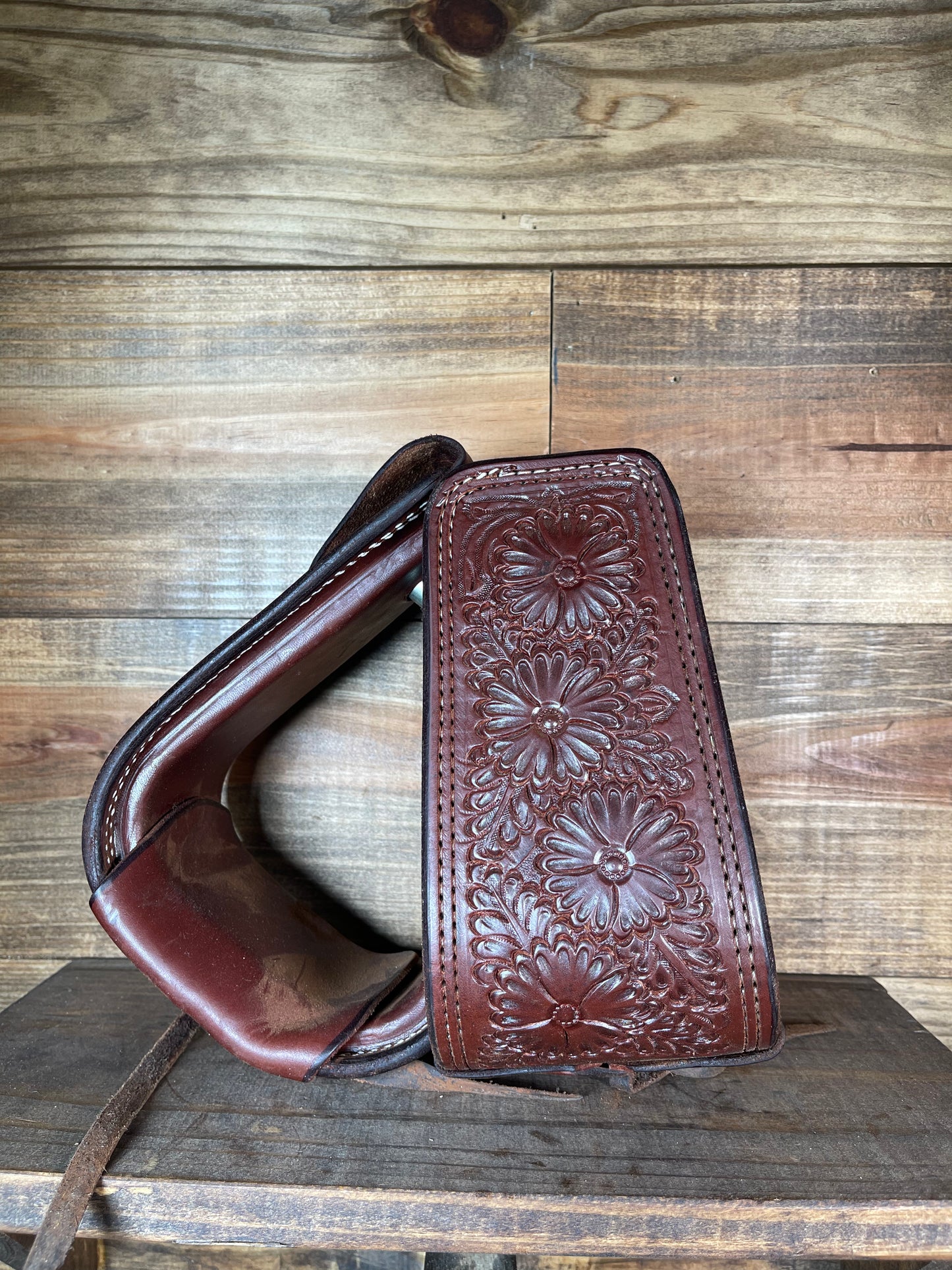 Stirrup Tooling #4 Dark Oil 4 Flowers