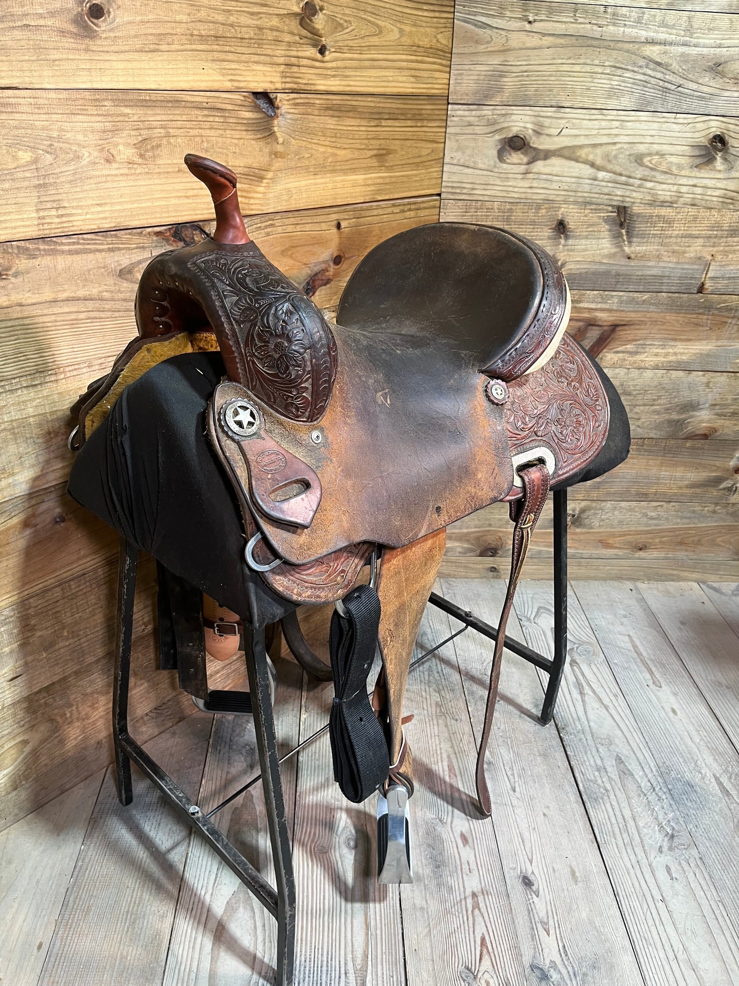 16 1/4” Fort Worth Saddle Co. Barrel ISUSED2338
