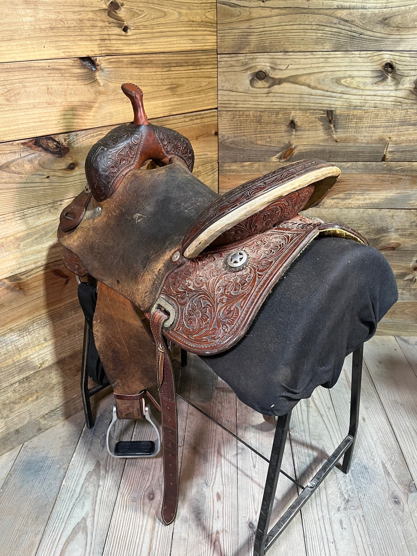 16 1/4” Fort Worth Saddle Co. Barrel ISUSED2338