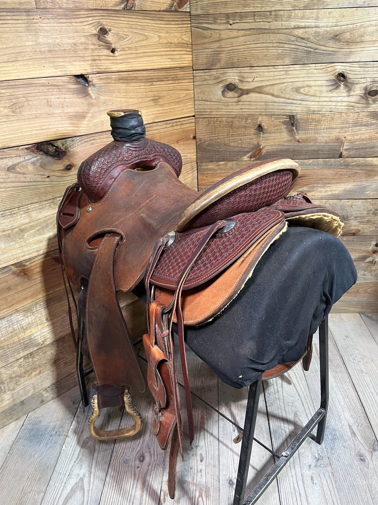 17” 4t Ranch Saddle ISUSED2381