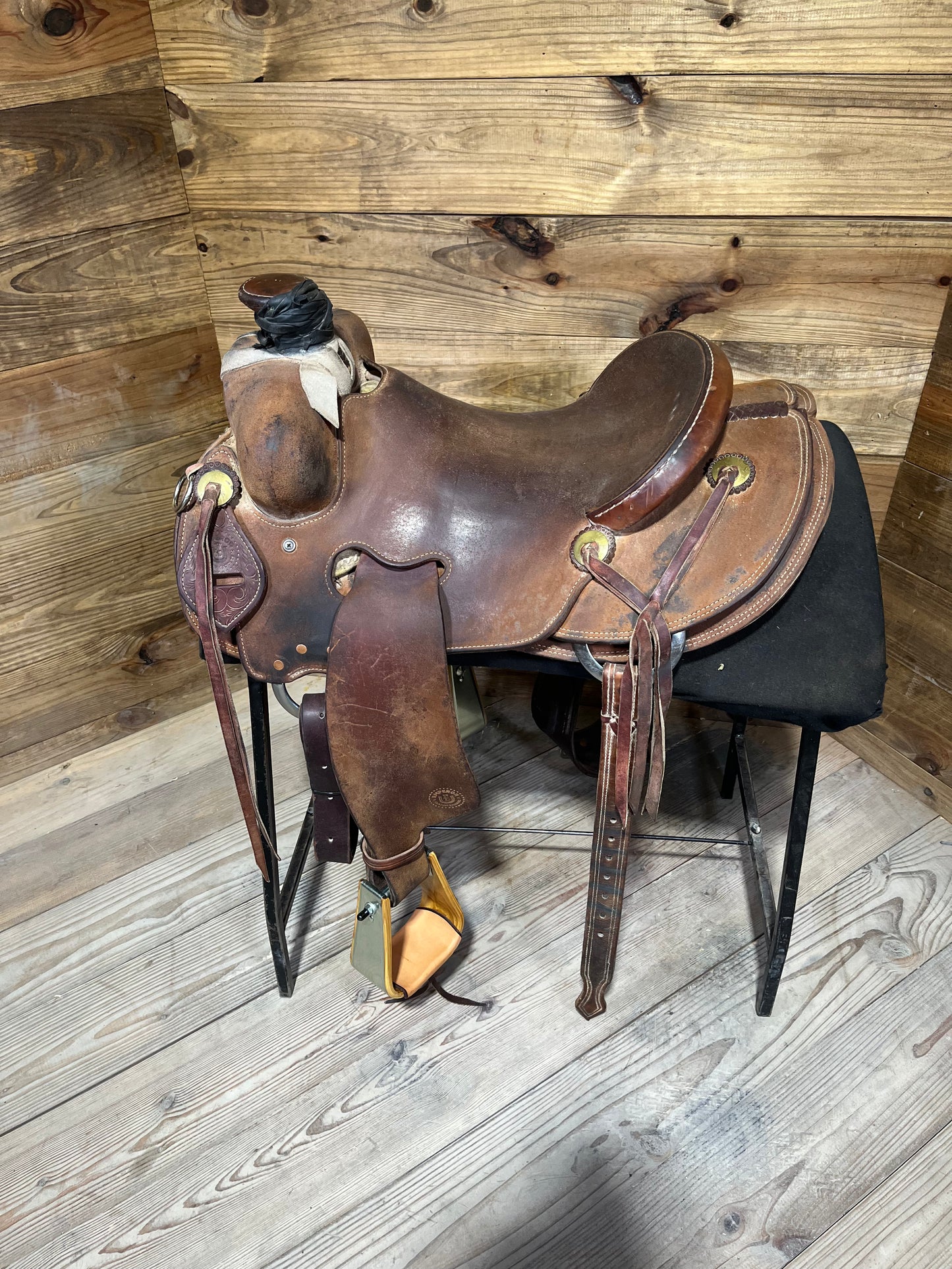 15 1/2" Emperor Ranch Saddle ISUSED2400