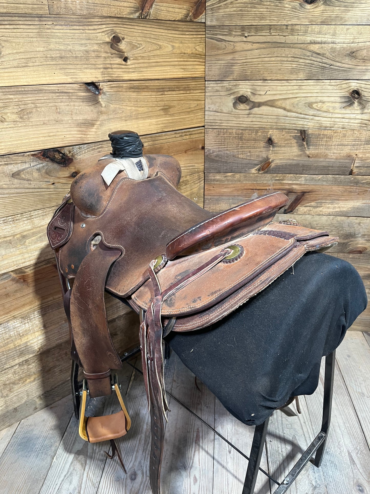 15 1/2" Emperor Ranch Saddle ISUSED2400