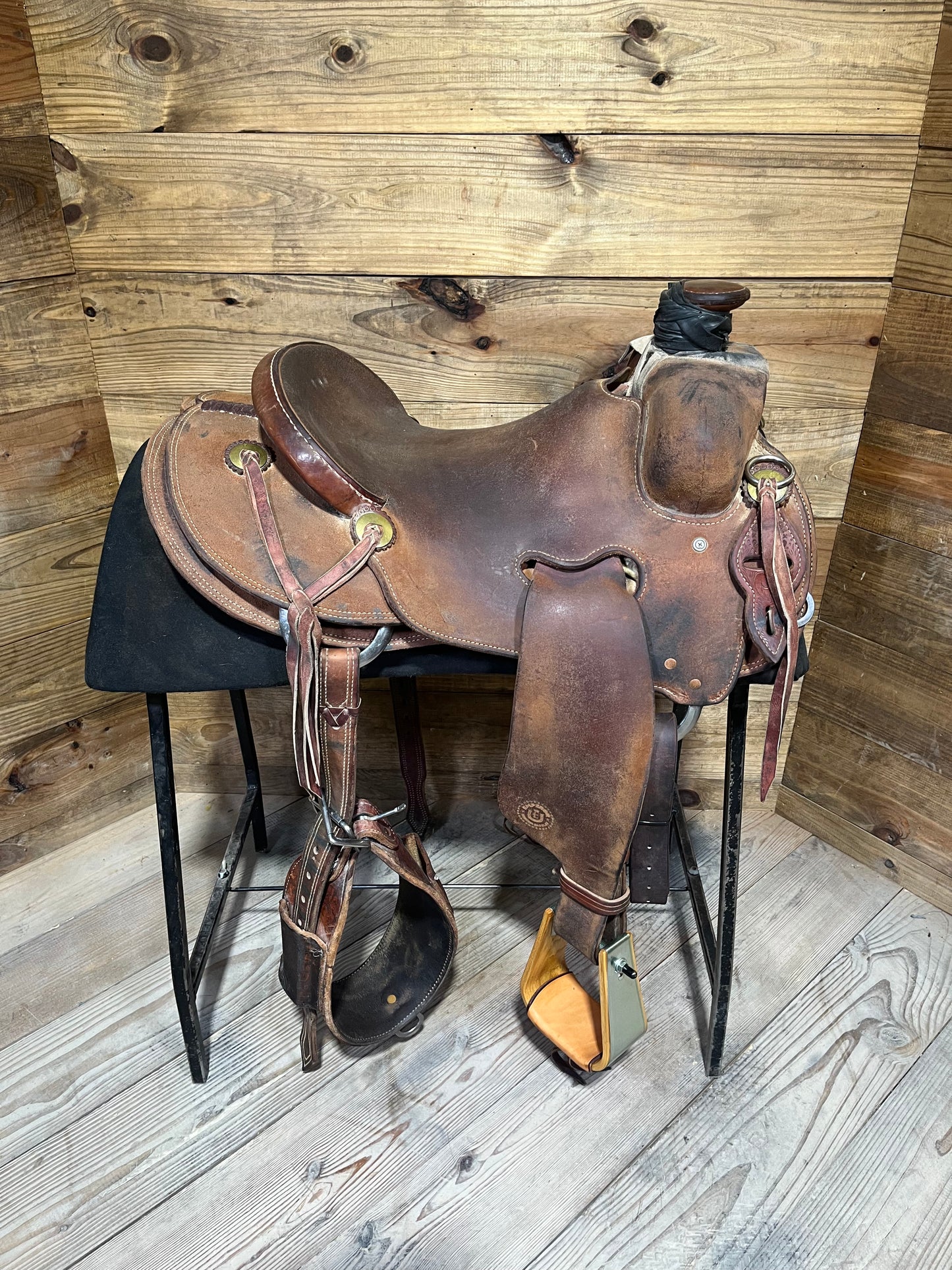 15 1/2" Emperor Ranch Saddle ISUSED2400