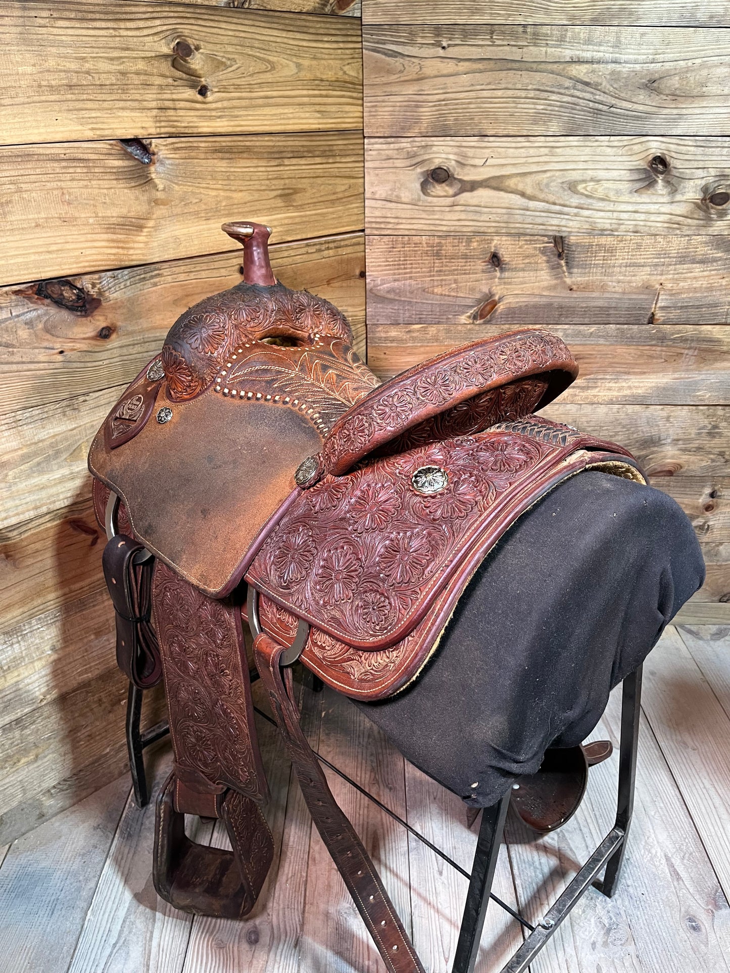 15” Saddles Peace Roper ISUSED2425