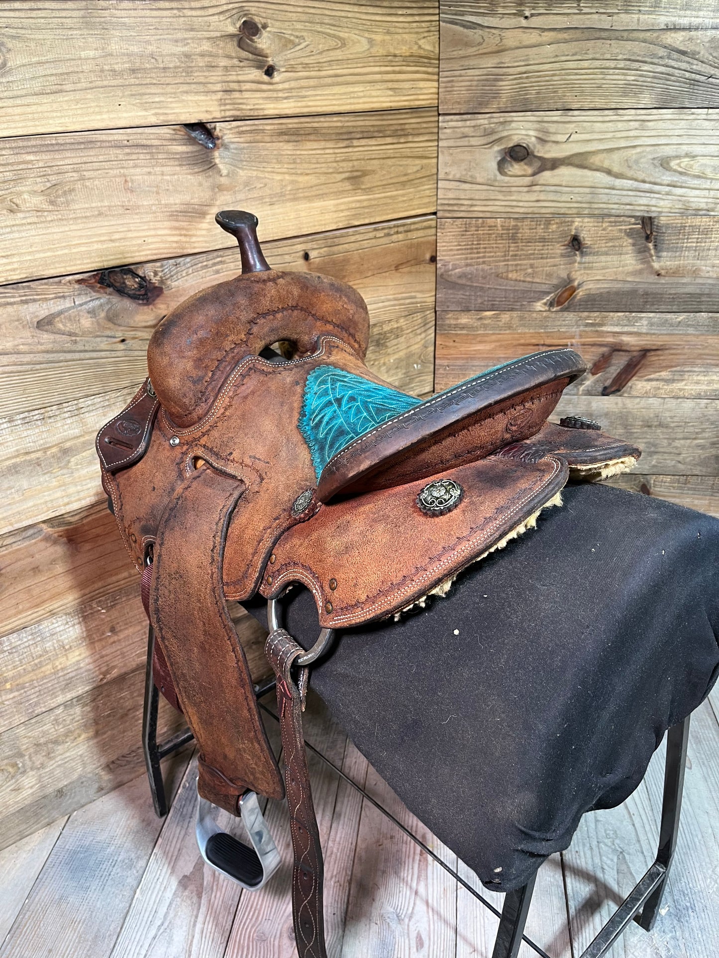 14 1/2” Cowpuncher Barrel Saddle ISUSED2437