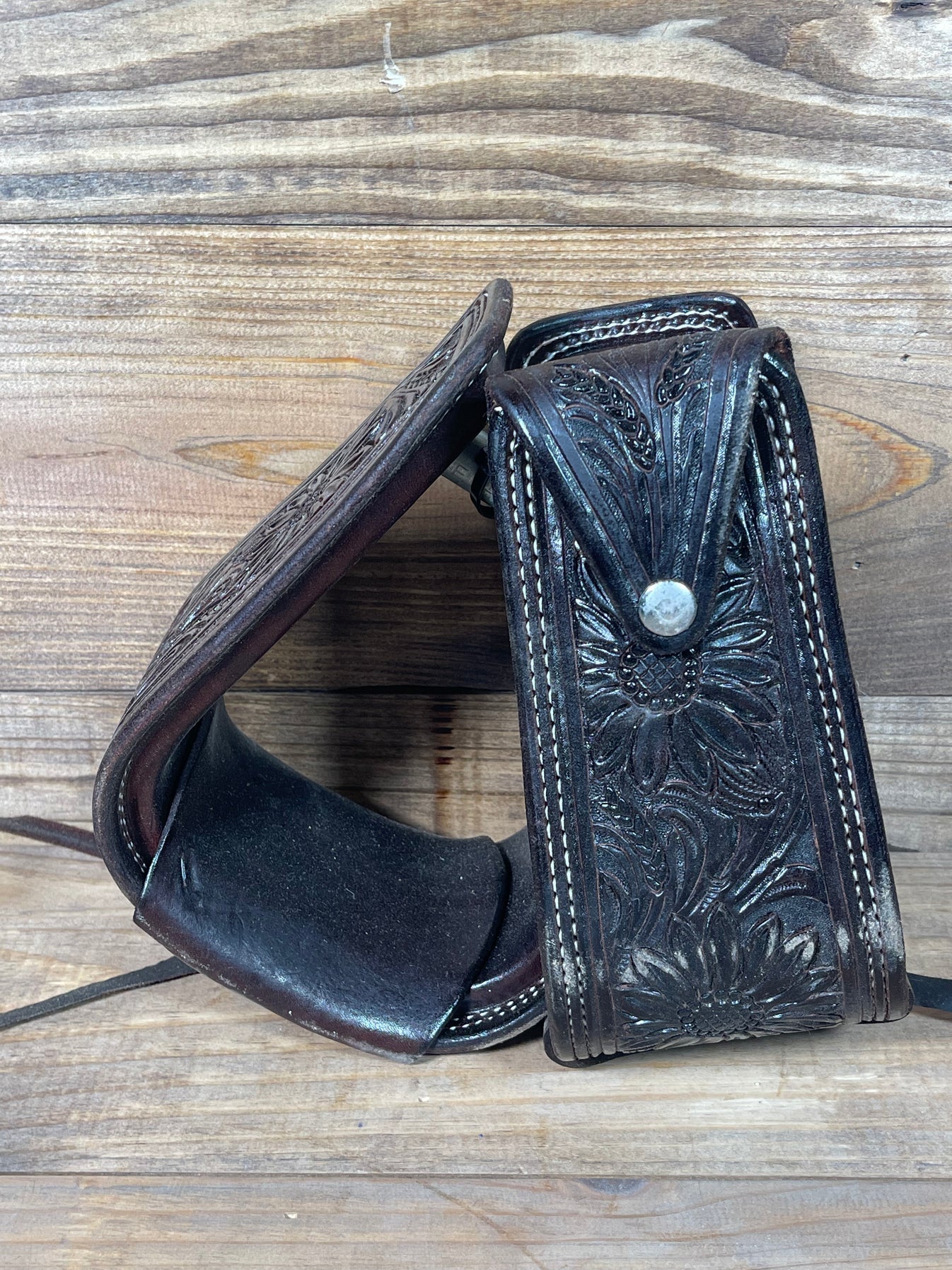 Stirrup Tooling #7 Chocolate Dark Oil